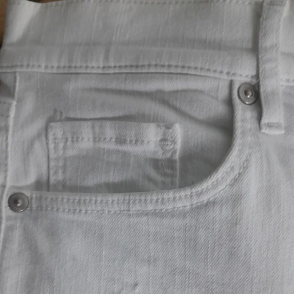 White Men's Jeans​